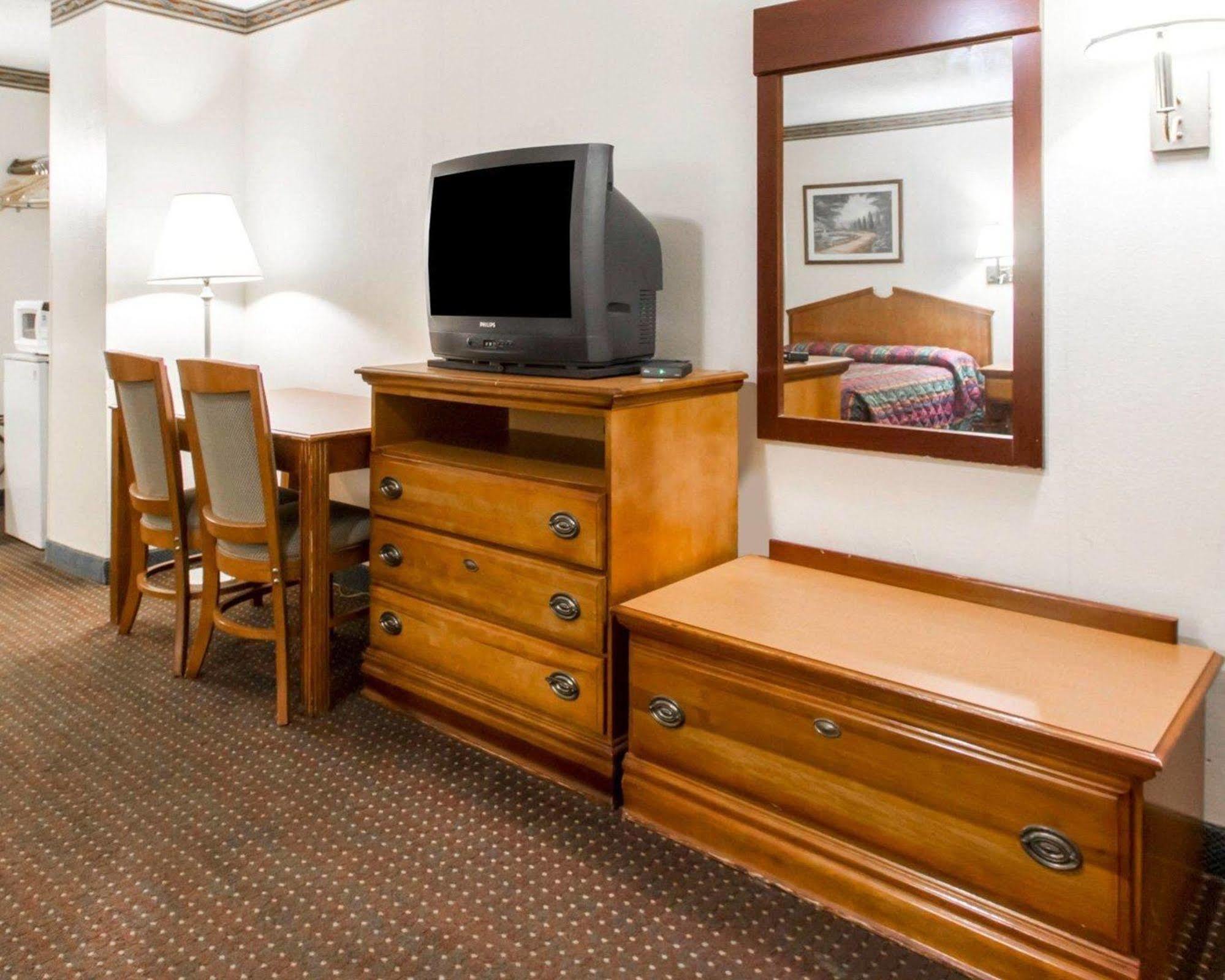 Americas Best Value Inn Opelika Kültér fotó